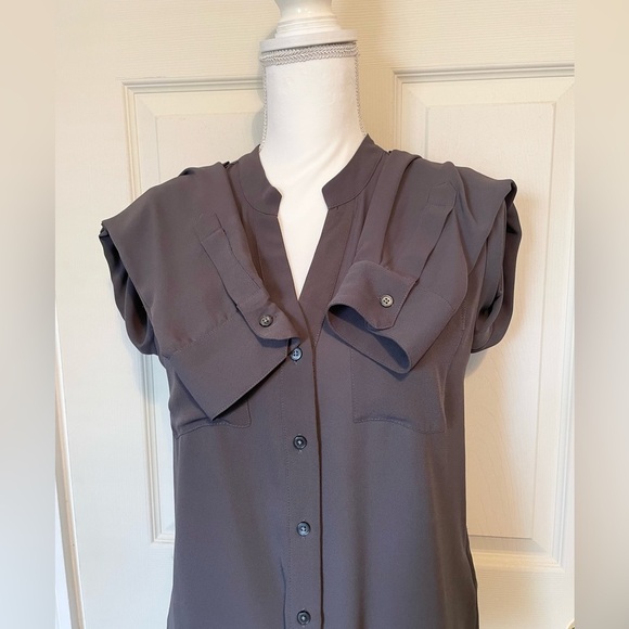 Banana Republic Sheer Gray Long Sleeve Button Up Women’s XS Blouse - Picture 8 of 10